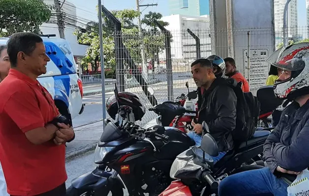 Detran|ES promove ação para sensibilizar motociclistas na Terceira Ponte